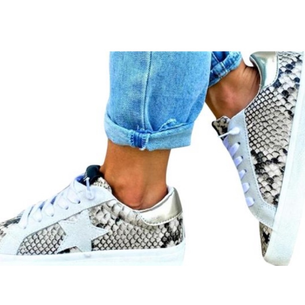 Steve Madden Luxury Authentic Minimalist RARE Animal Print Starling Sneaker - Picture 5 of 17